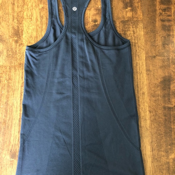 Lululemon size 4 swiftly tech tank - Picture 2 of 3